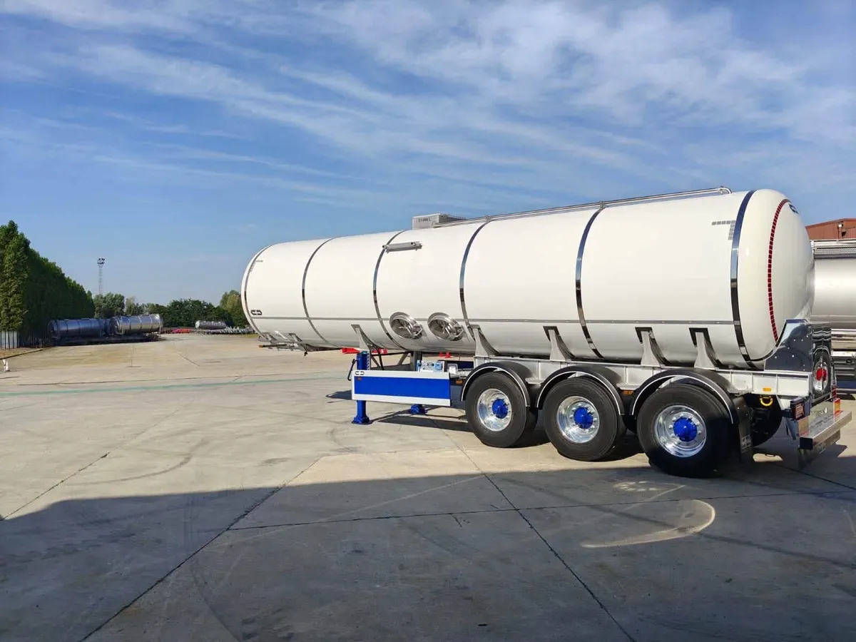 Vanhool milk/water tanker - Image 1