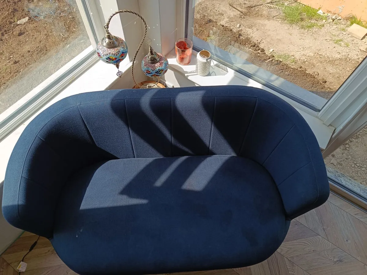 Couch - Image 2