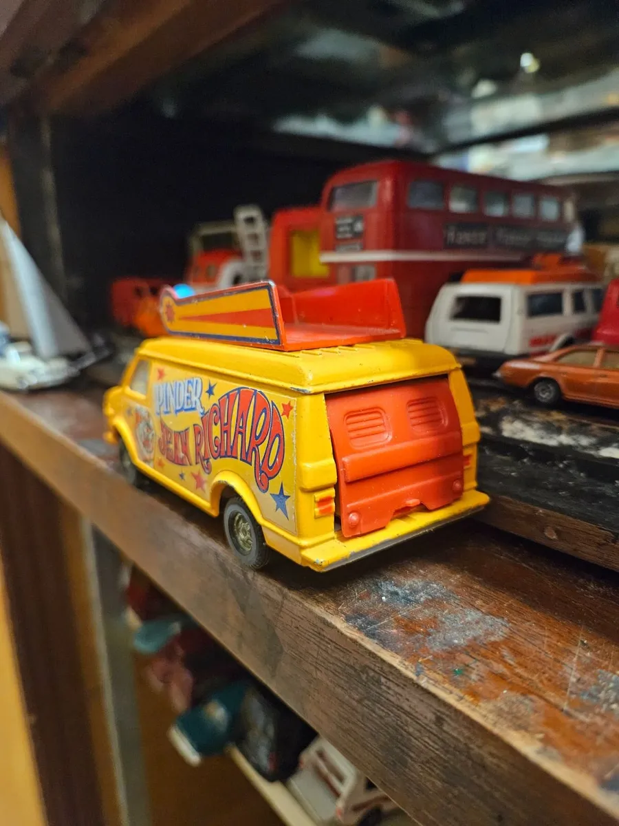 Corgi Circus Van - Image 1