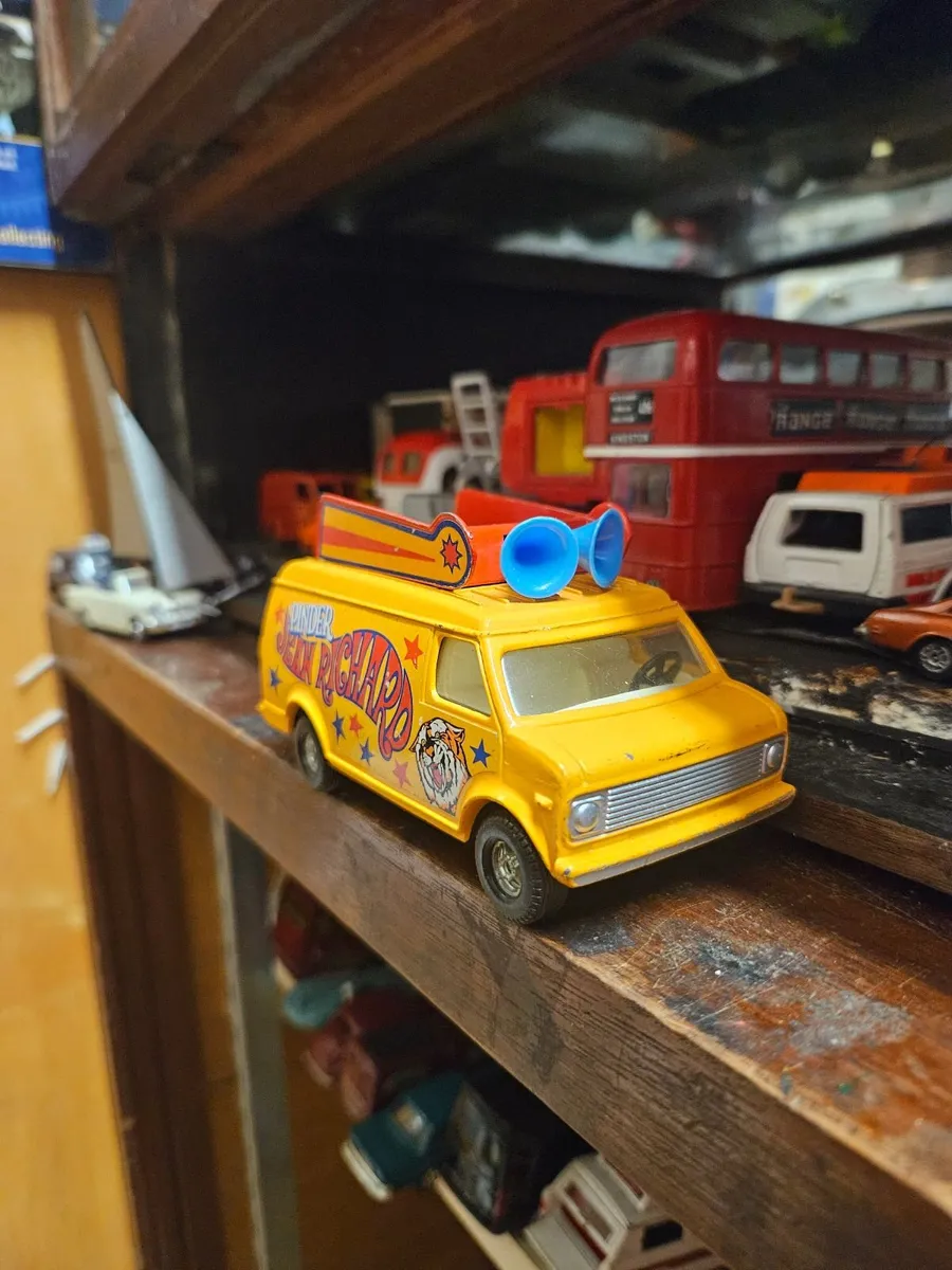 Corgi Circus Van - Image 2