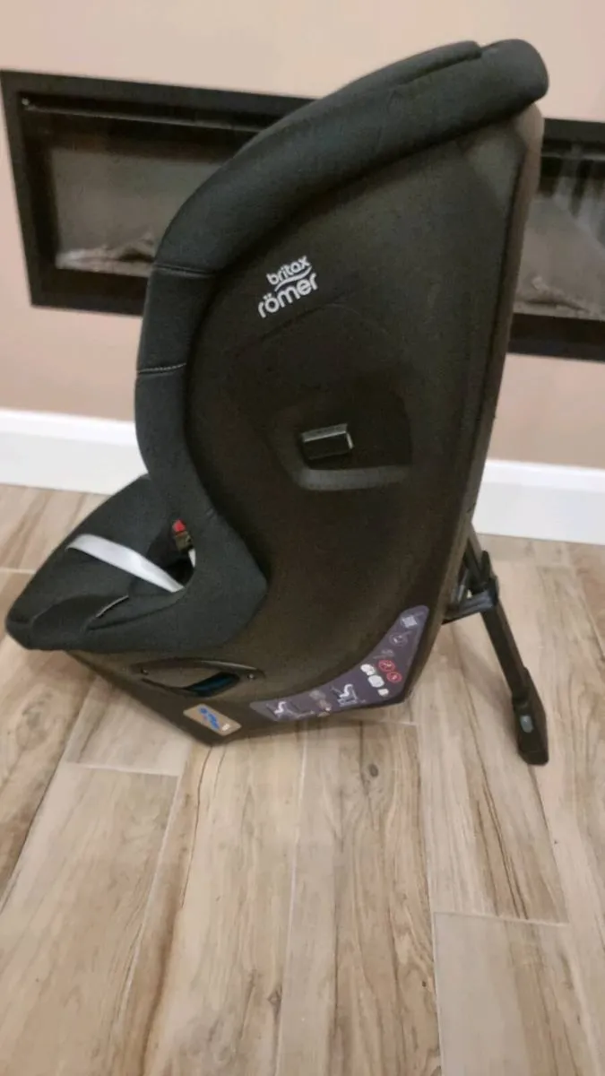 Britax Safe-Way M extended rear-facing Kid Carseat - Image 2