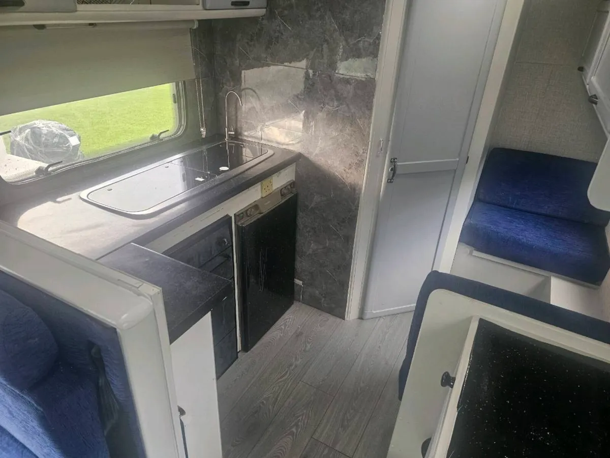 Motorhome - Image 4