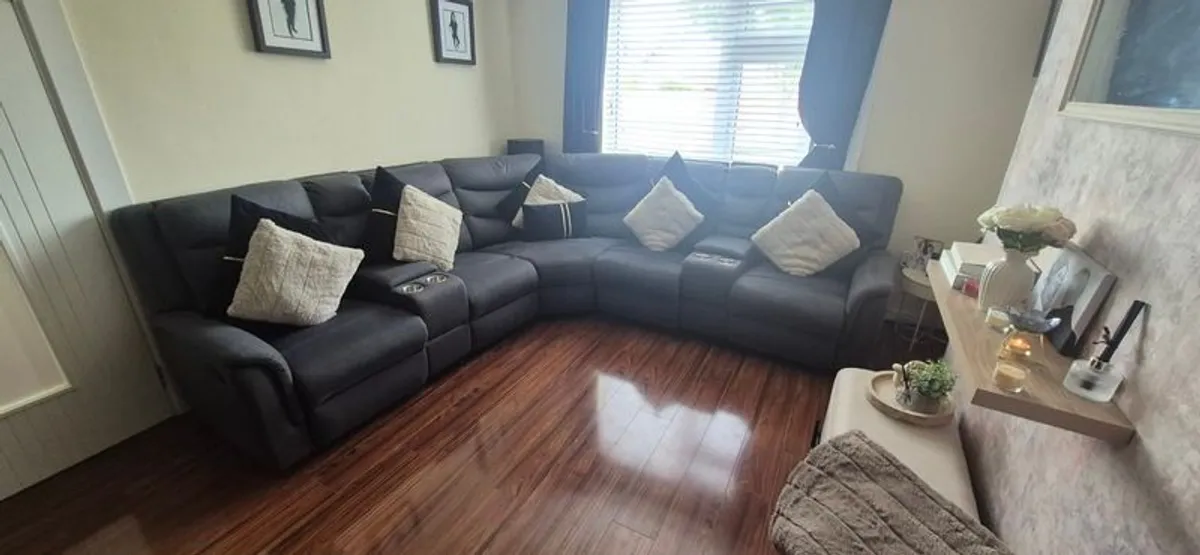 Sofa for sale - Image 3