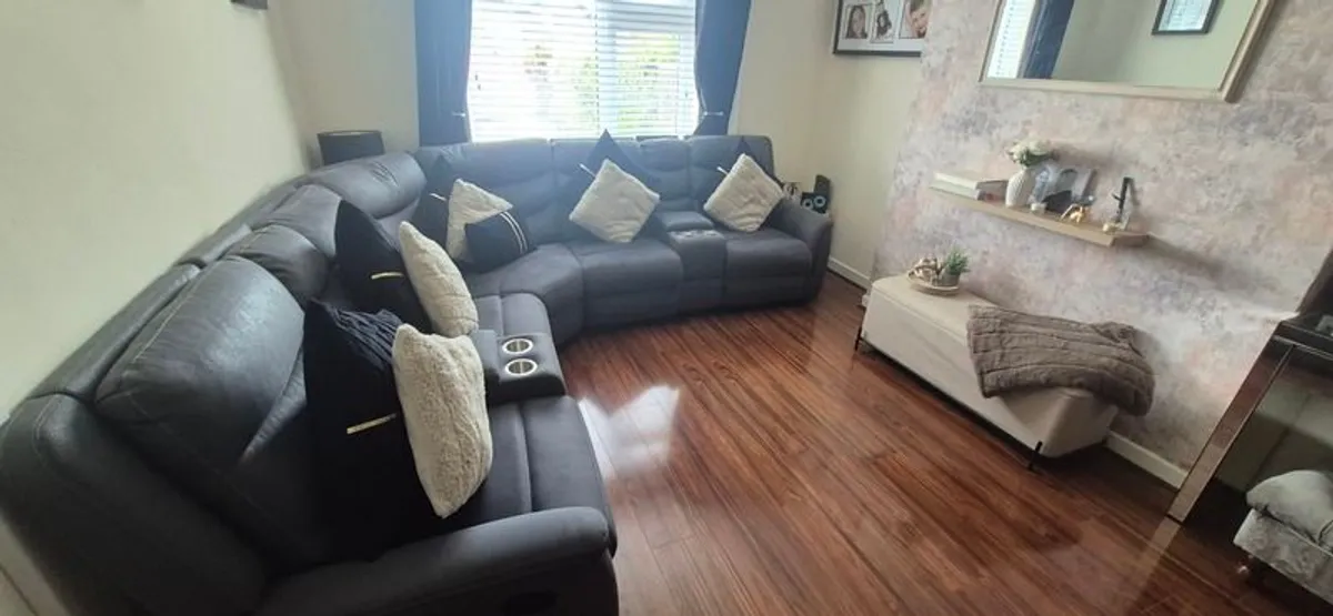 Sofa for sale - Image 4