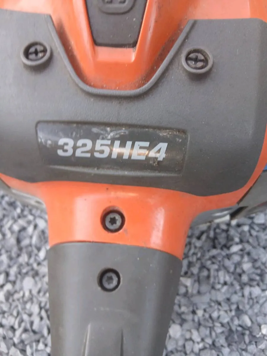 HUSQVARNA LONG REACH HEDGE STRIMMERS - Image 1