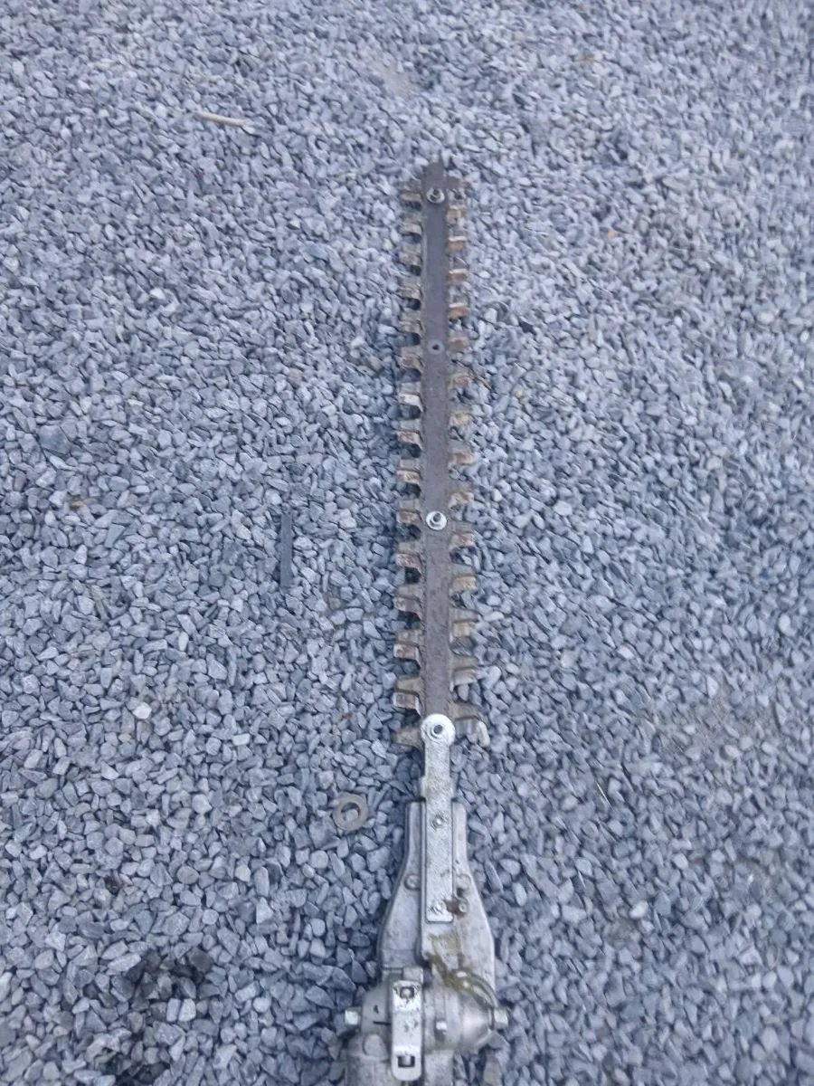 HUSQVARNA LONG REACH HEDGE STRIMMERS - Image 4