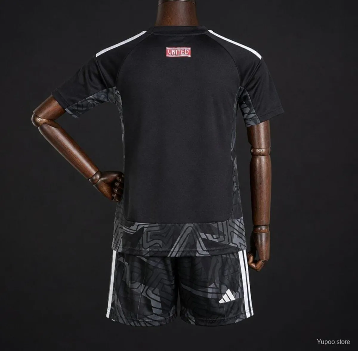 Manchester united 26/27 goalkeeper kit - Image 2