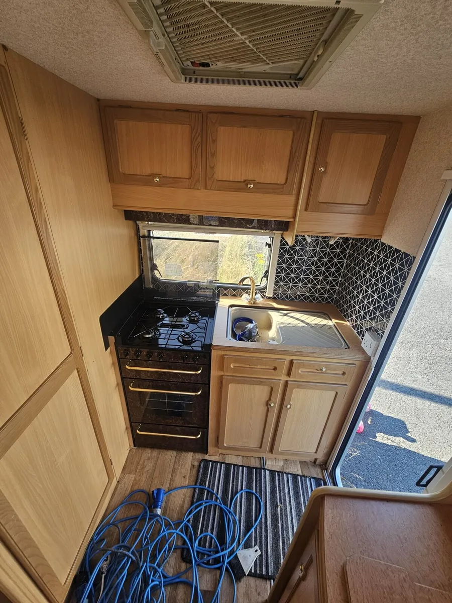 Caravan - Image 4