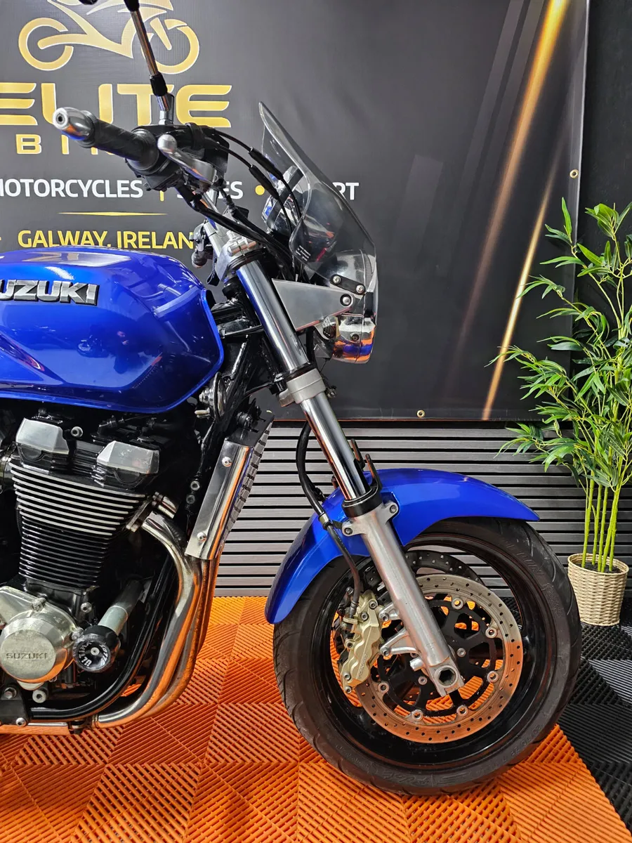Suzuki GSX 1400 - Image 2