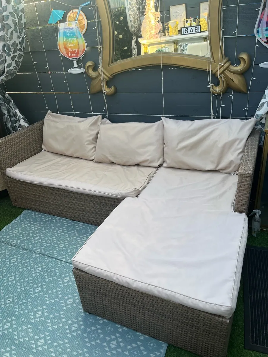 L shaped garden set with table - Image 2