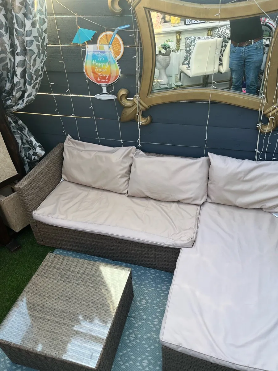 L shaped garden set with table - Image 4