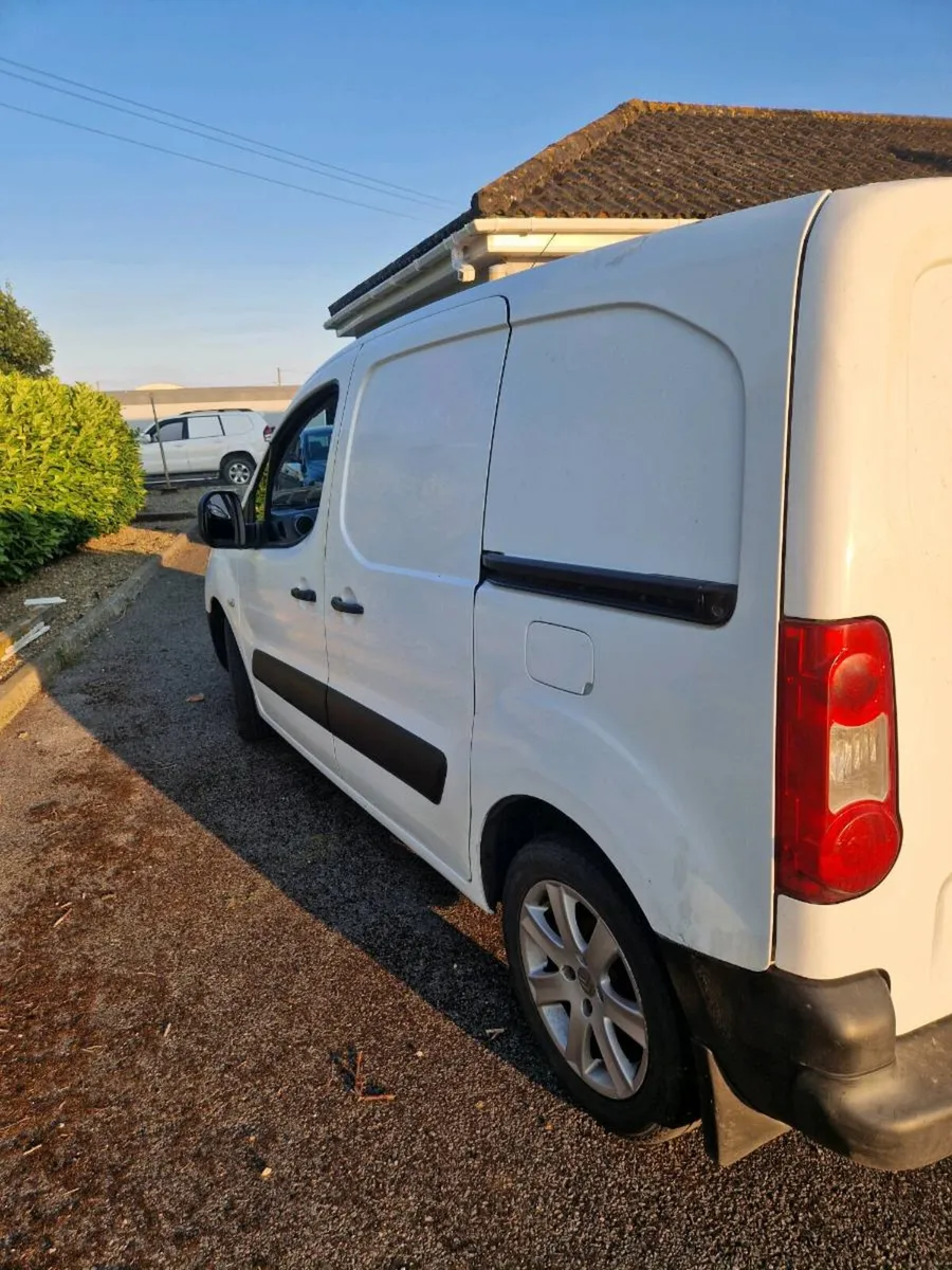 Van - Image 4