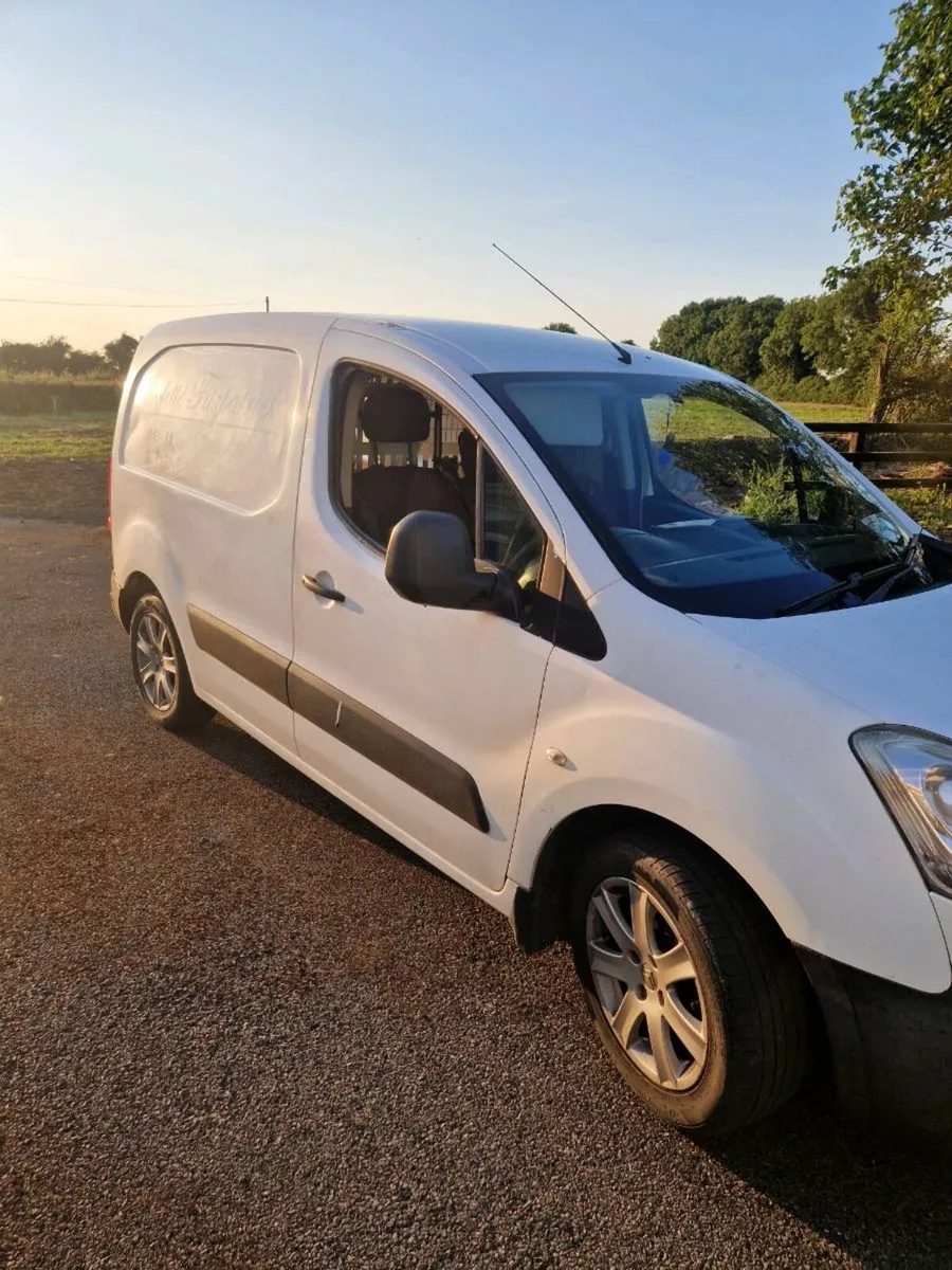 Van - Image 2
