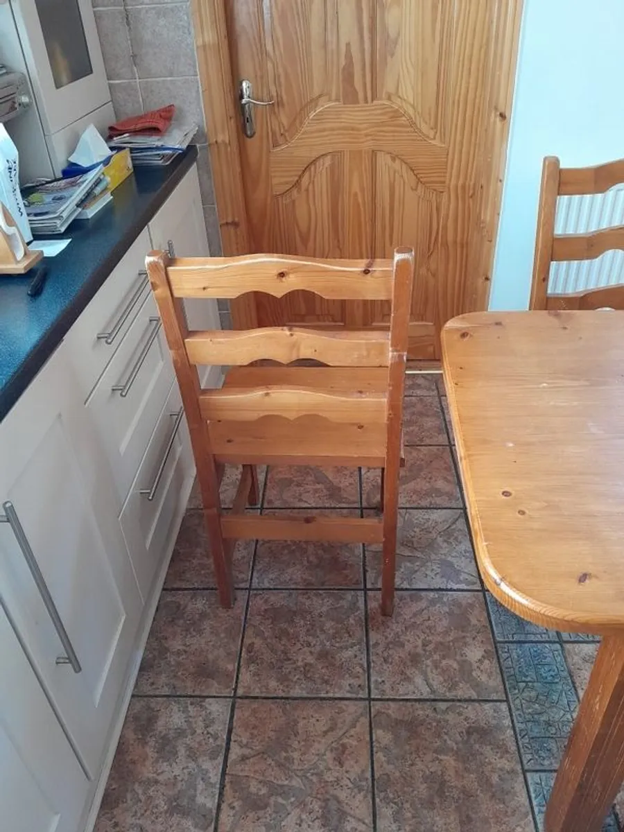 Kitchen table & six chairs - Image 2