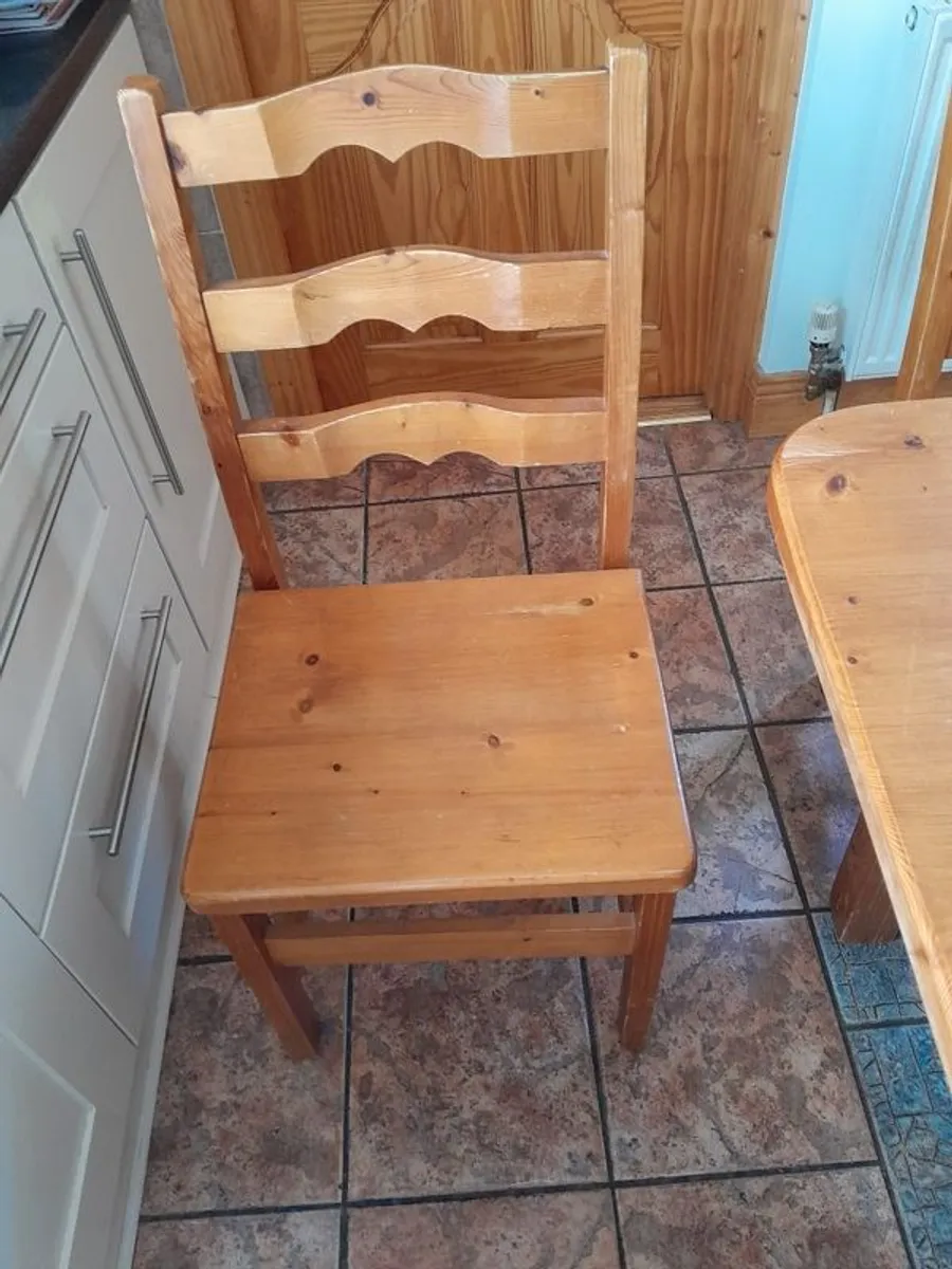 Kitchen table & six chairs - Image 3