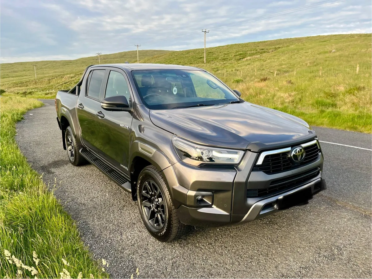 Toyota Hilux invincible X - Image 2
