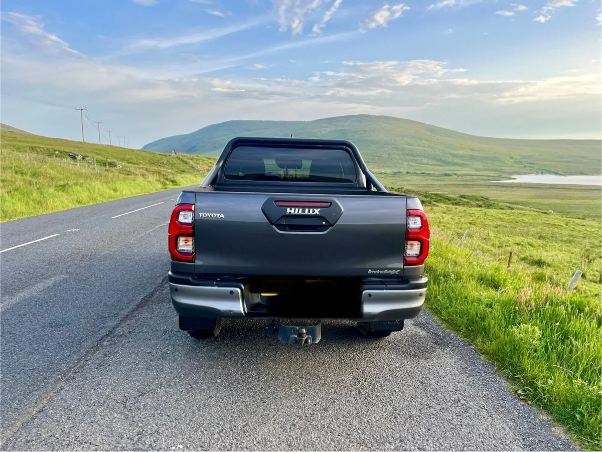 Toyota Hilux invincible X - Image 3