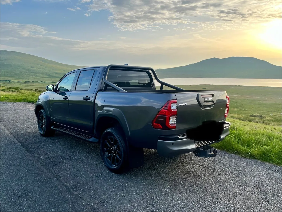 Toyota Hilux invincible X - Image 4