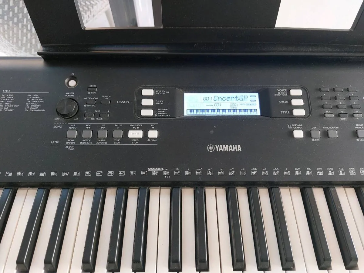 Yamaha PSR-EW310 keyboard - Image 2