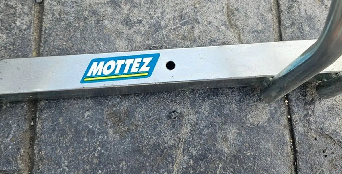 Mottez 5 Bike Rack ... Excellent Condition - Image 2
