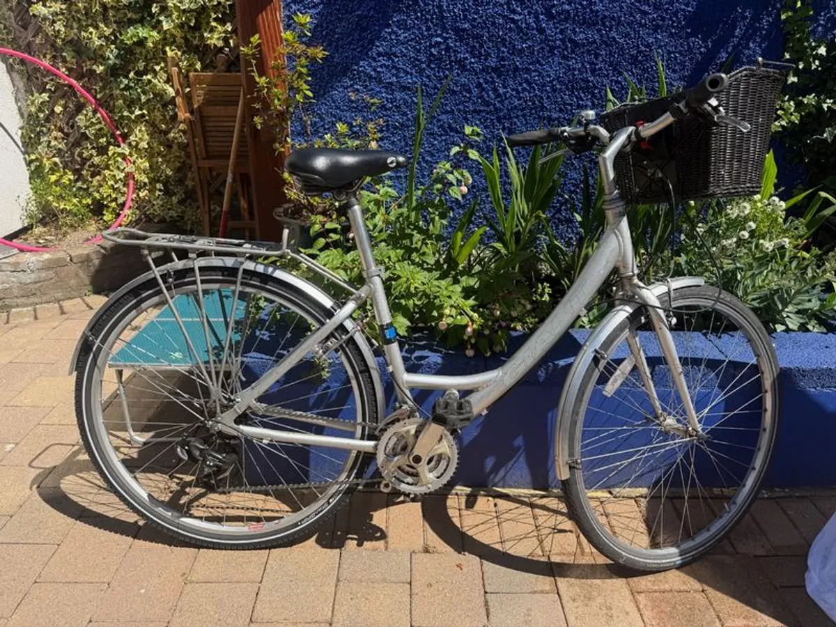 Ladies Hybrid Bike - Image 4