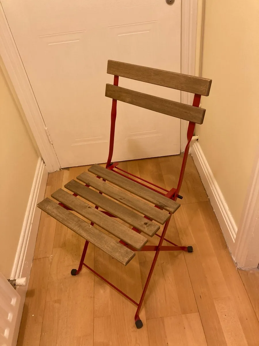 Folding table and chairs - Image 2