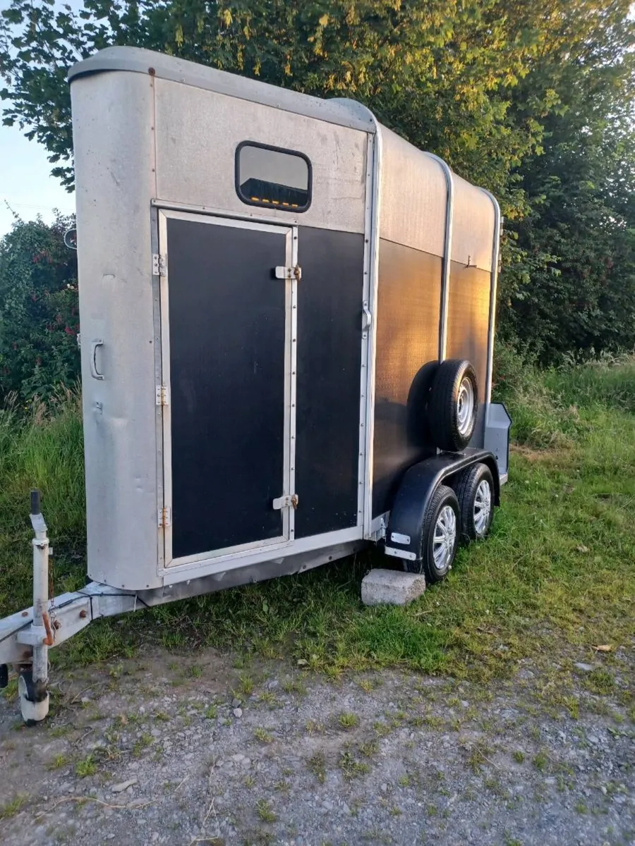 Horse trailer - Image 1