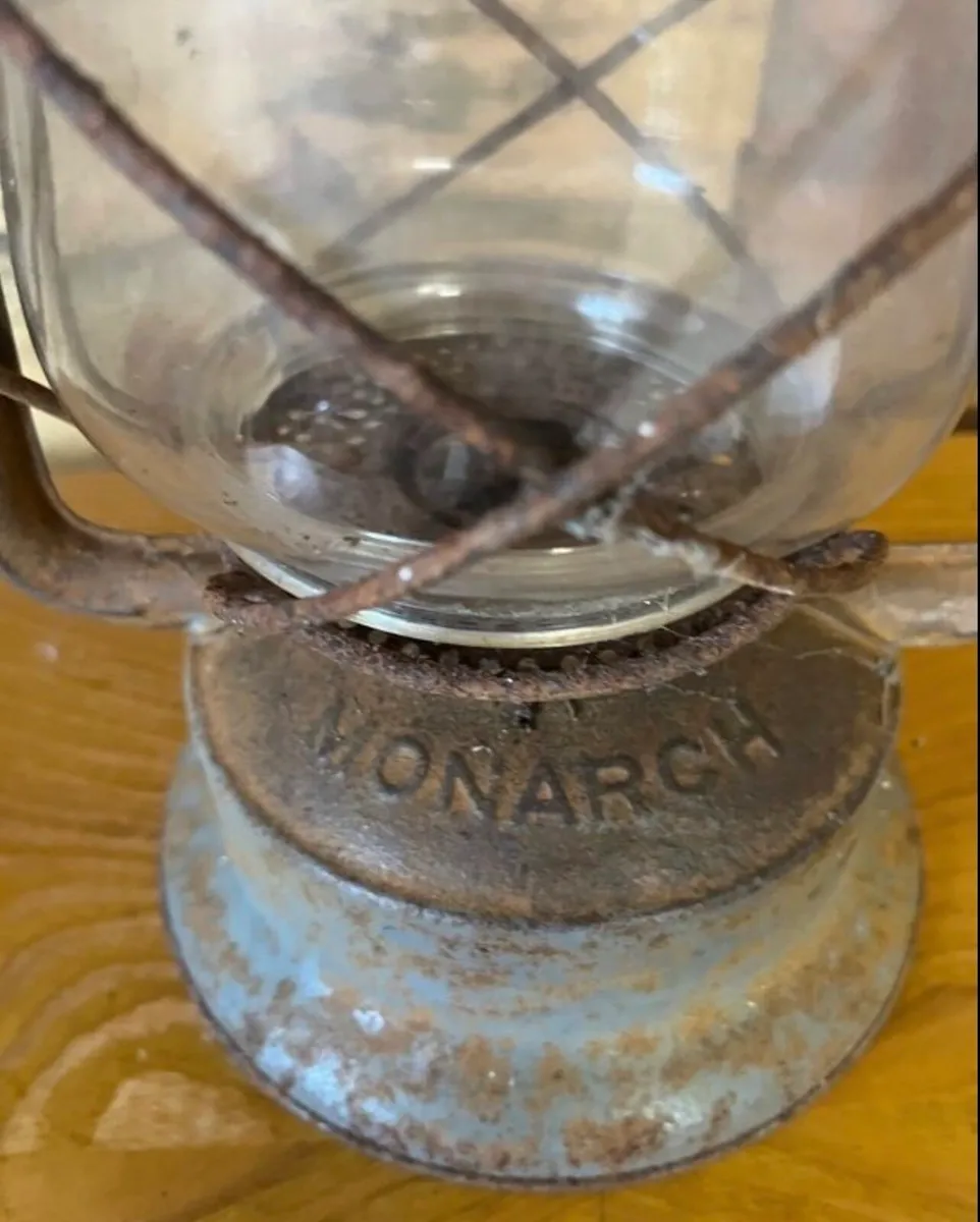 Antique lantern - Image 2