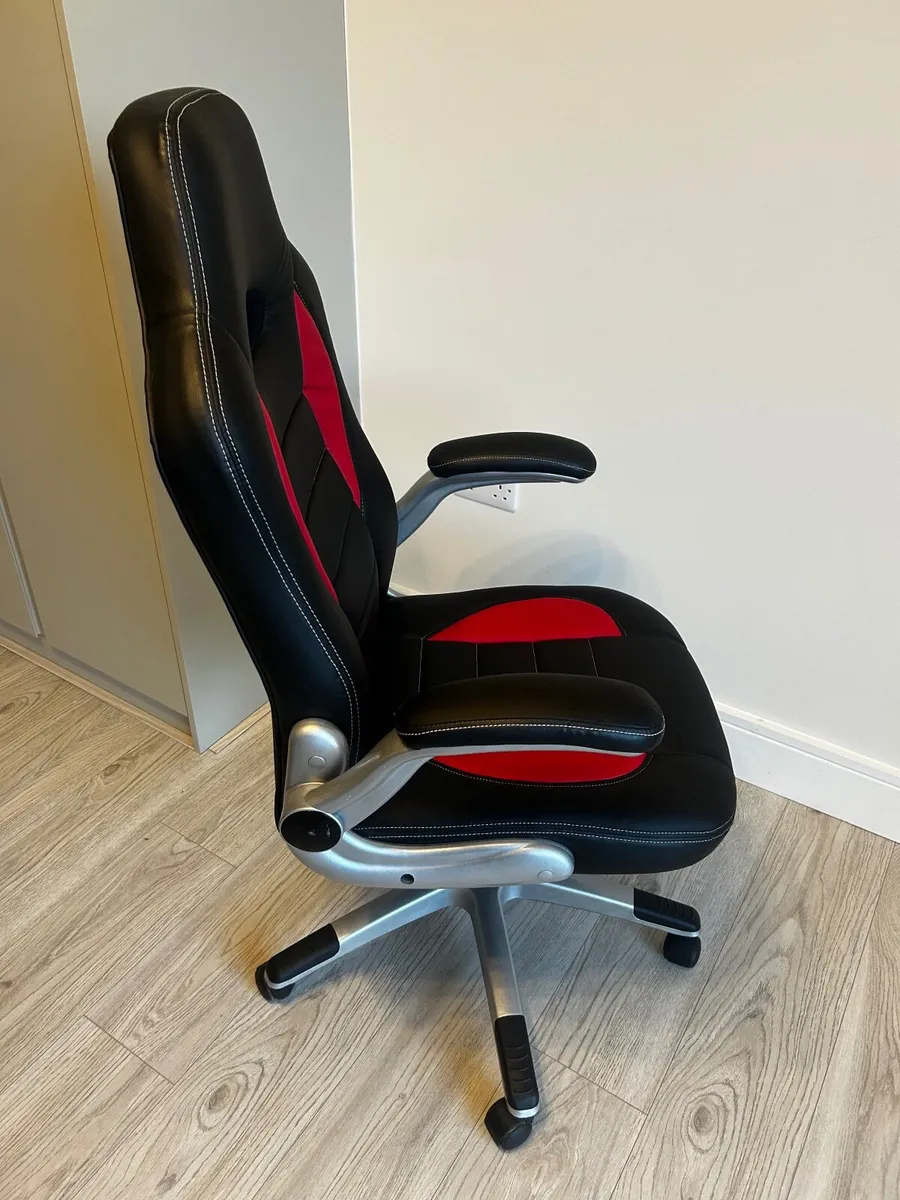 Black & Red Racing Gaming Chair / Ergonomic Office - Image 1