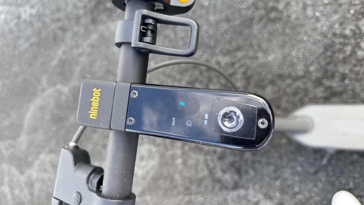 Ninebot G30 Max - Kick Scooter - Image 2