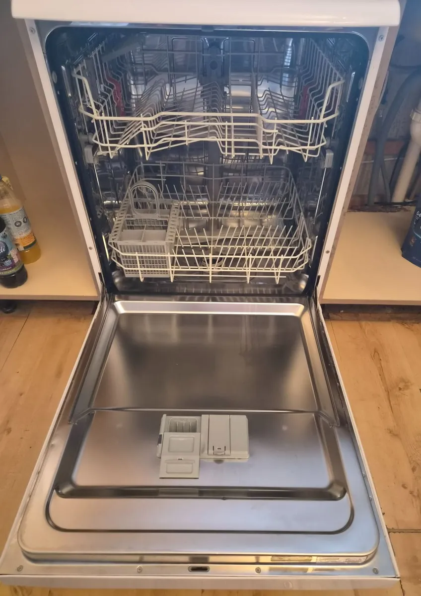 Dishwasher - Image 2