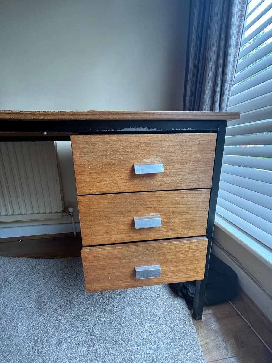 Desk - Image 2