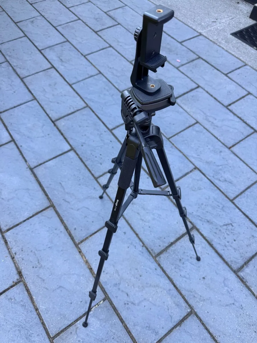Sony Alpha A5000 Mirrorless Camera + 16-50mm OSS L - Image 2
