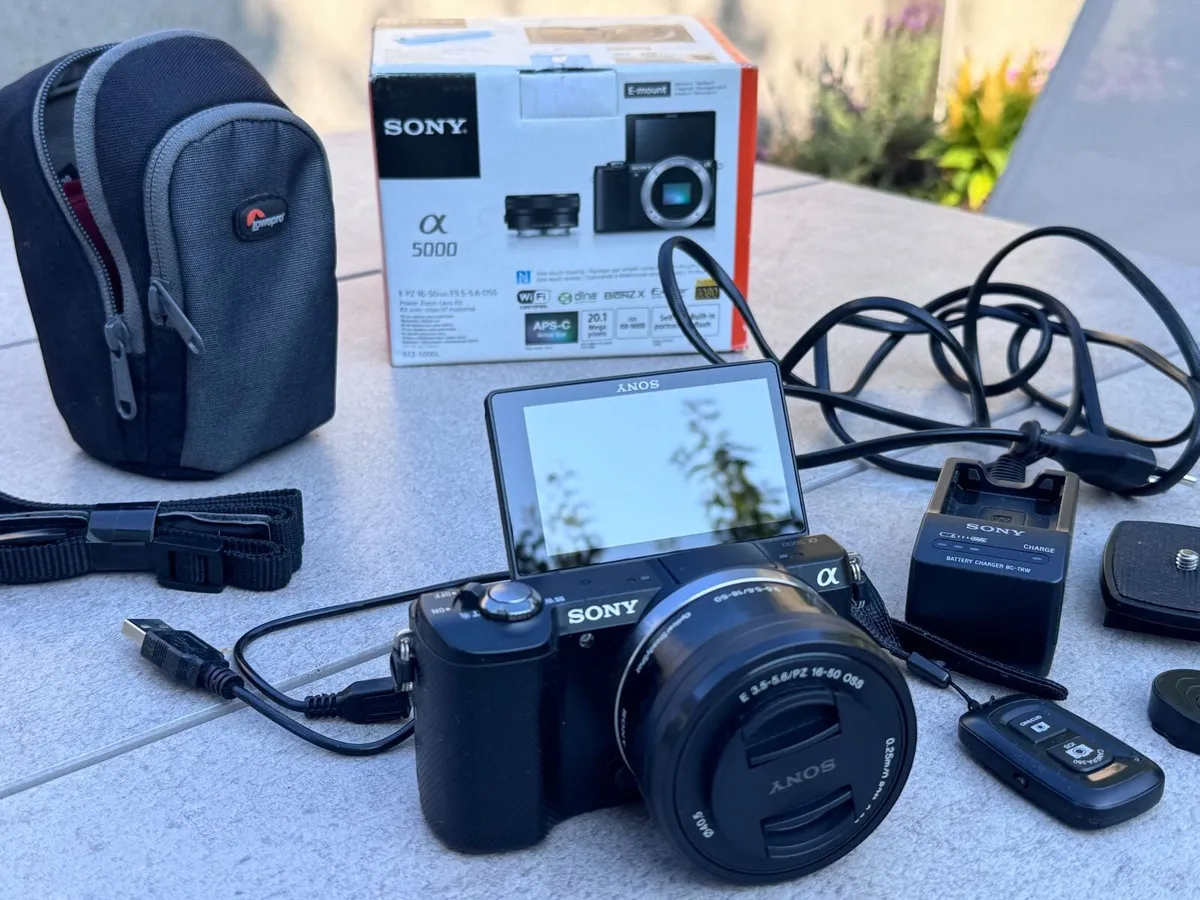 Sony Alpha A5000 Mirrorless Camera + 16-50mm OSS L - Image 4