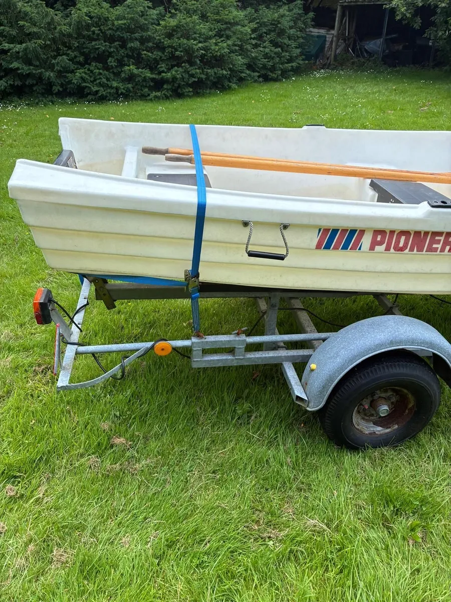 10ft Plastic Boat & Trailer - €950 - Image 2