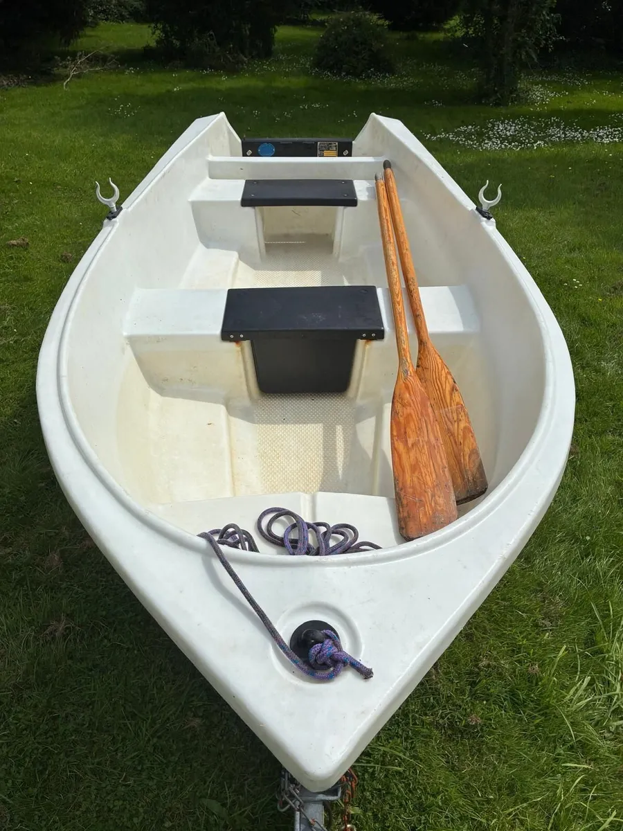 10ft Plastic Boat & Trailer - €950 - Image 4