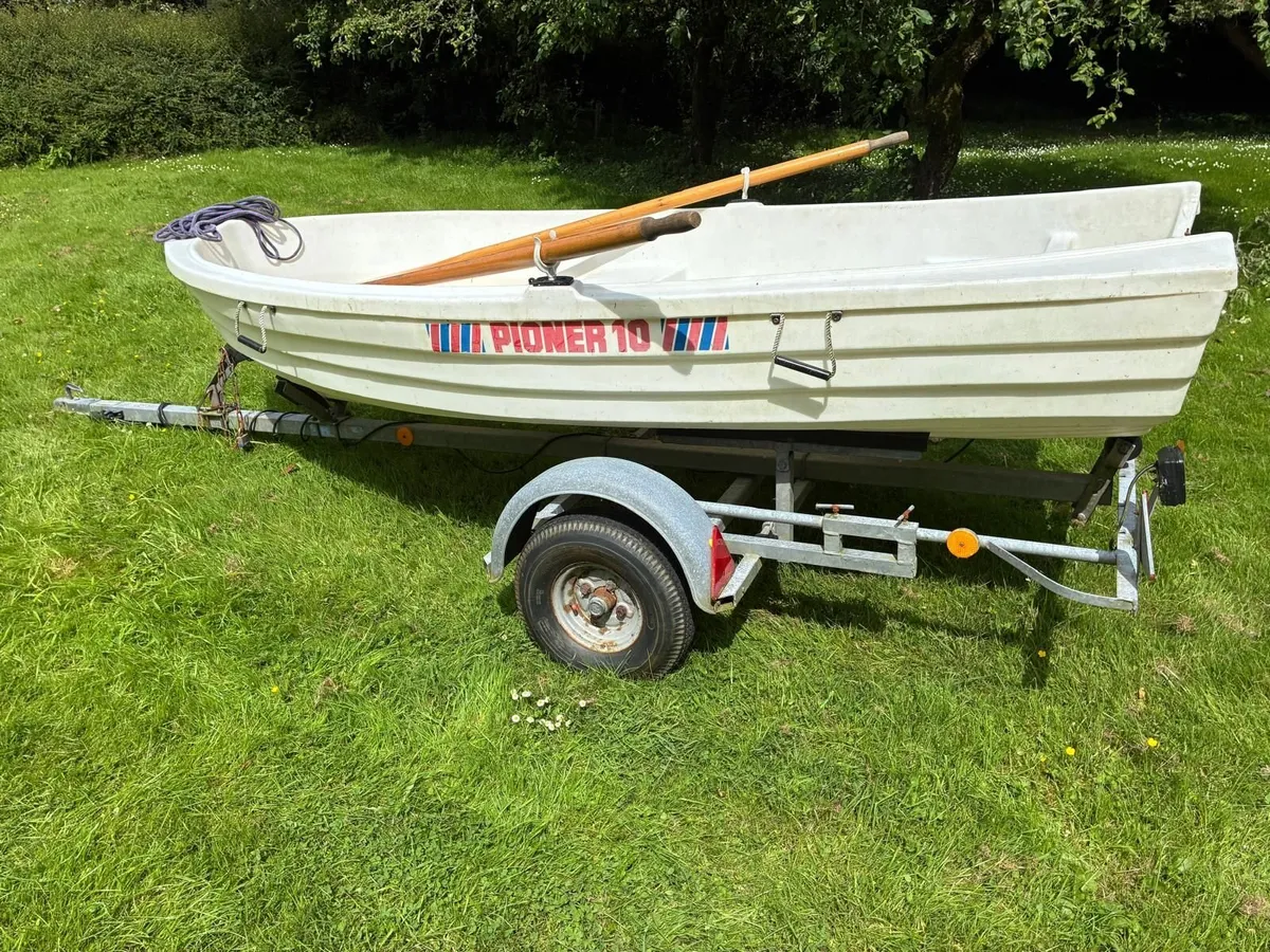 10ft Plastic Boat & Trailer - €950 - Image 1