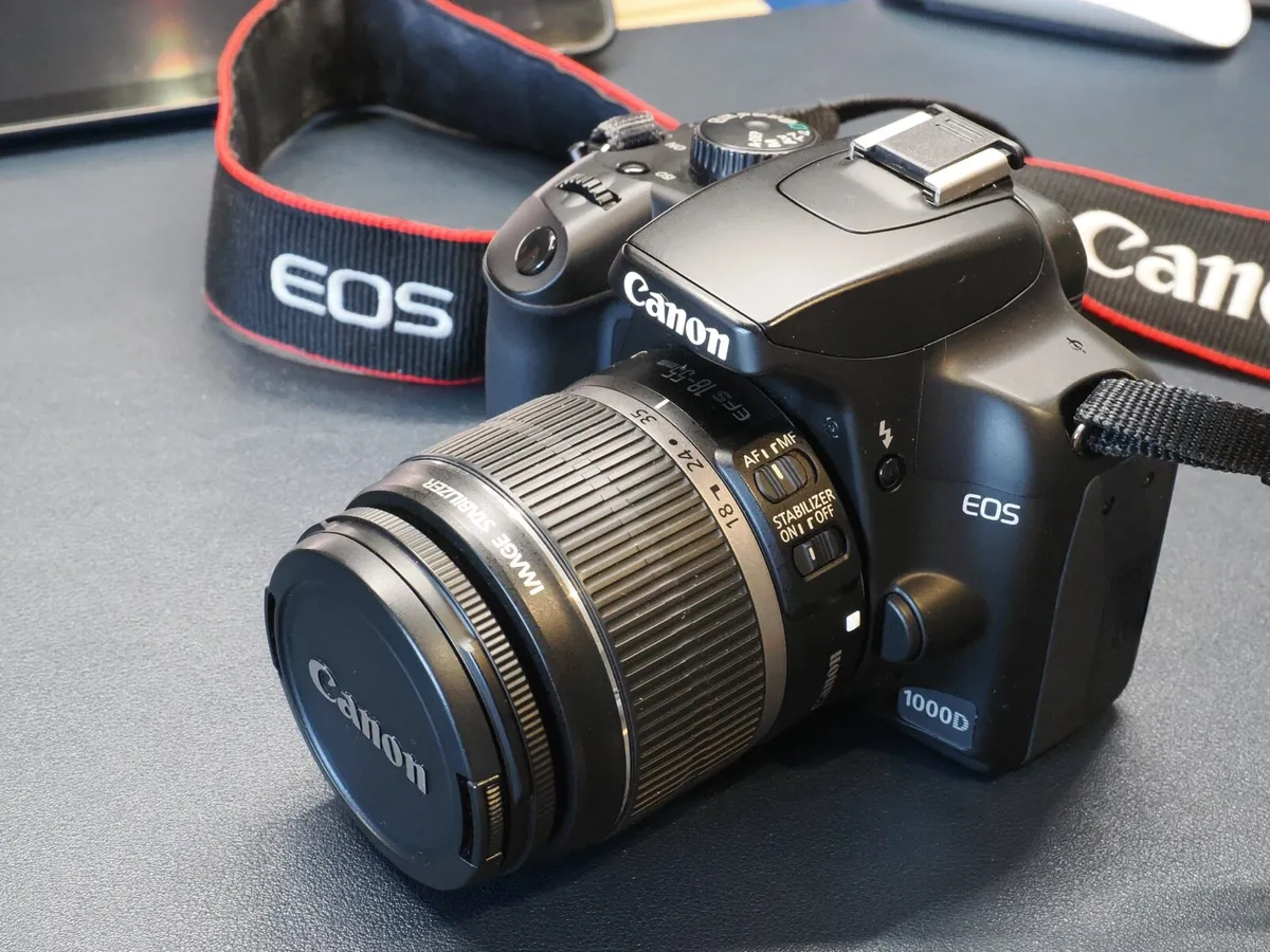 Canon 1000D DSLR kit - Image 1