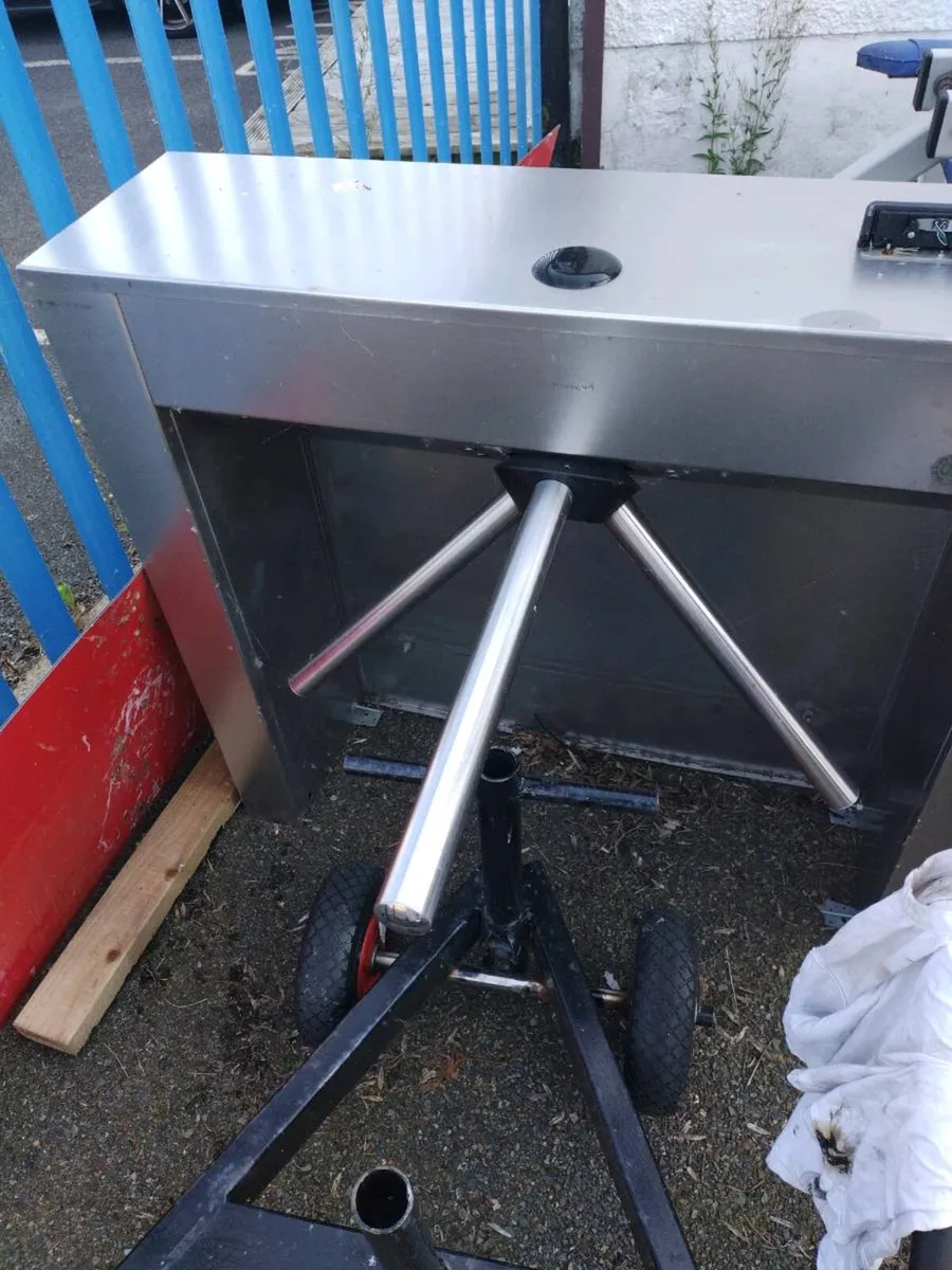 Turnstile gym