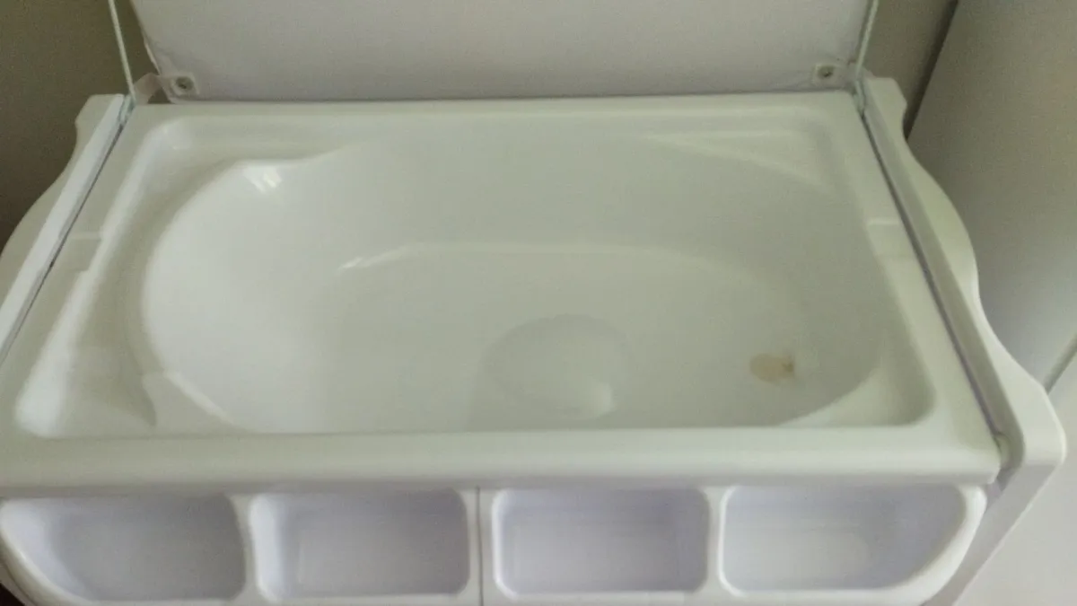 baby chanching table - Image 2