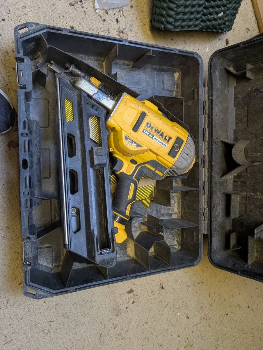 Dewalt 1st fix nail gun - Image 1