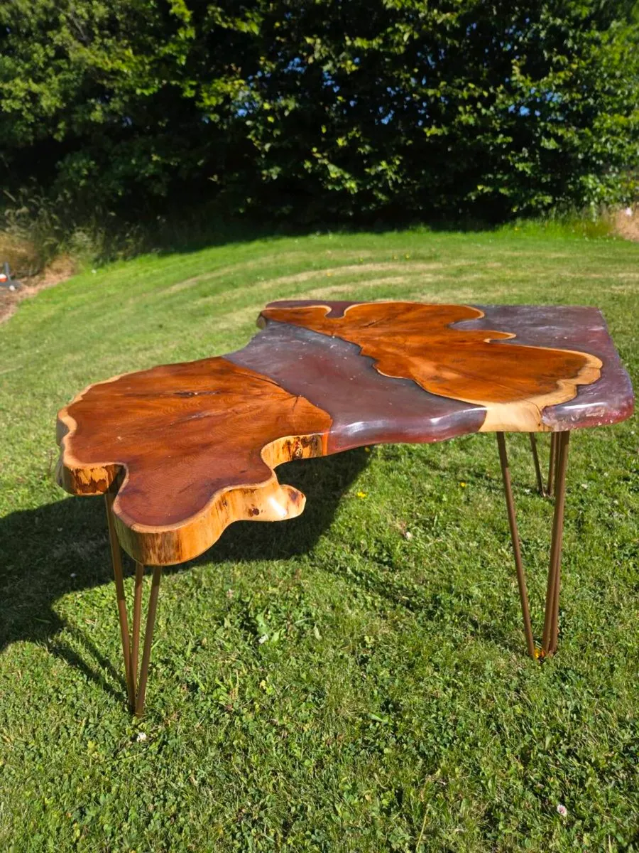 Resin coffee table - Image 4