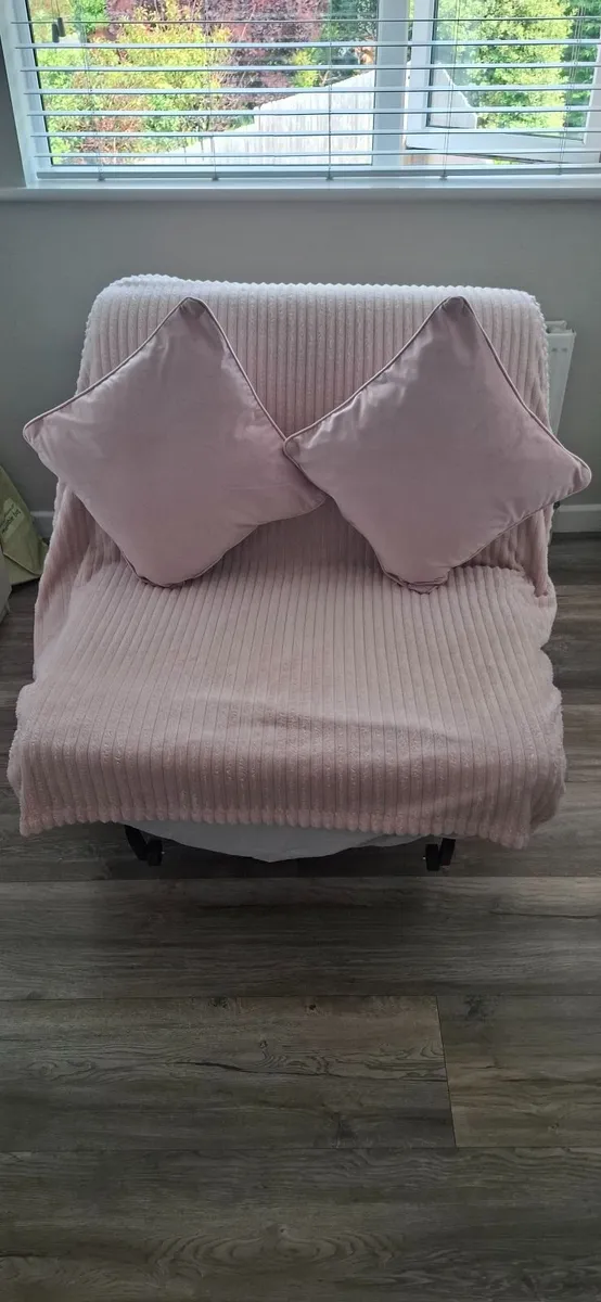 Single Sofa bed (chair) including like new mattres - Image 2