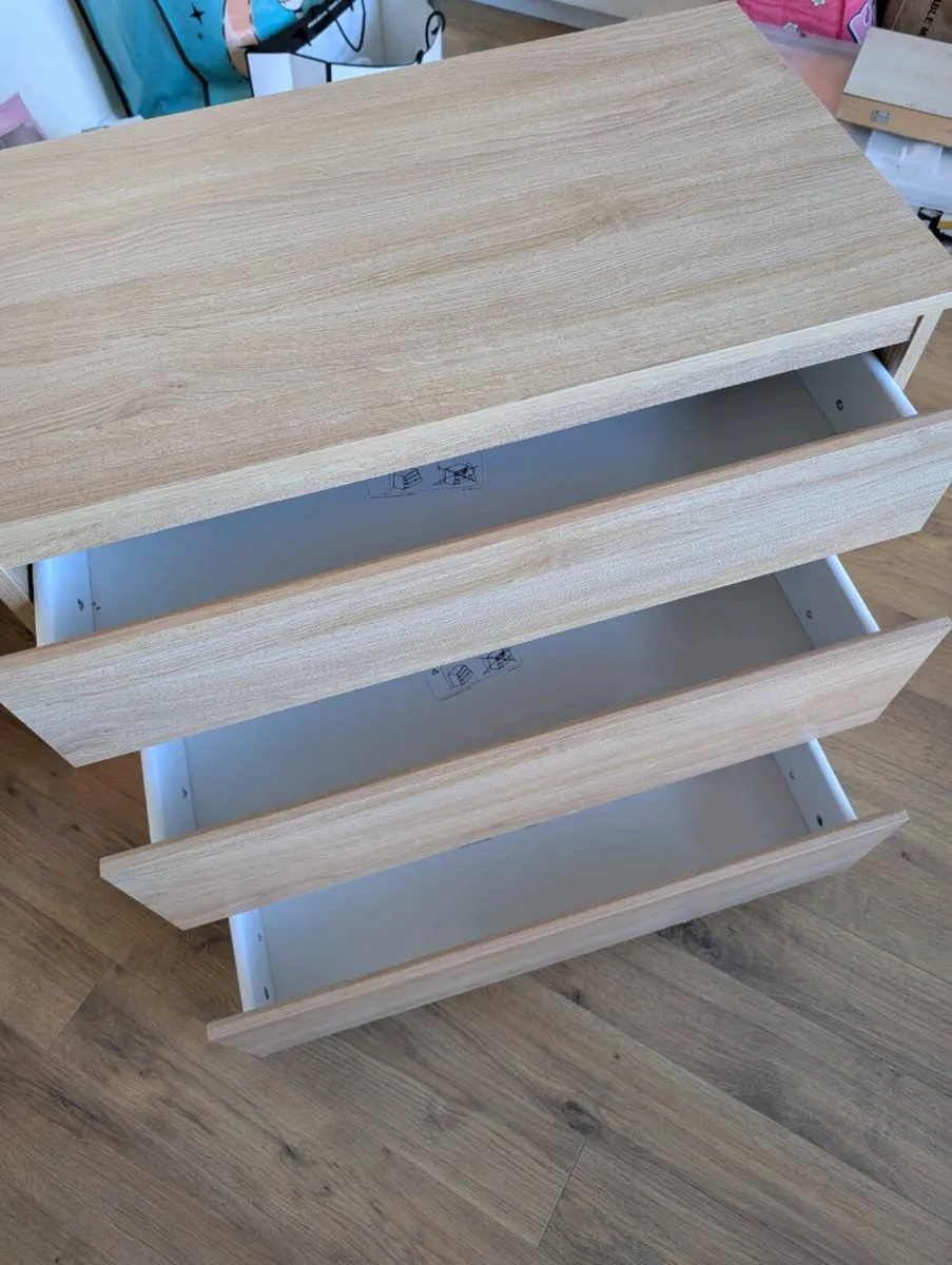 Chest of drawers - Image 2