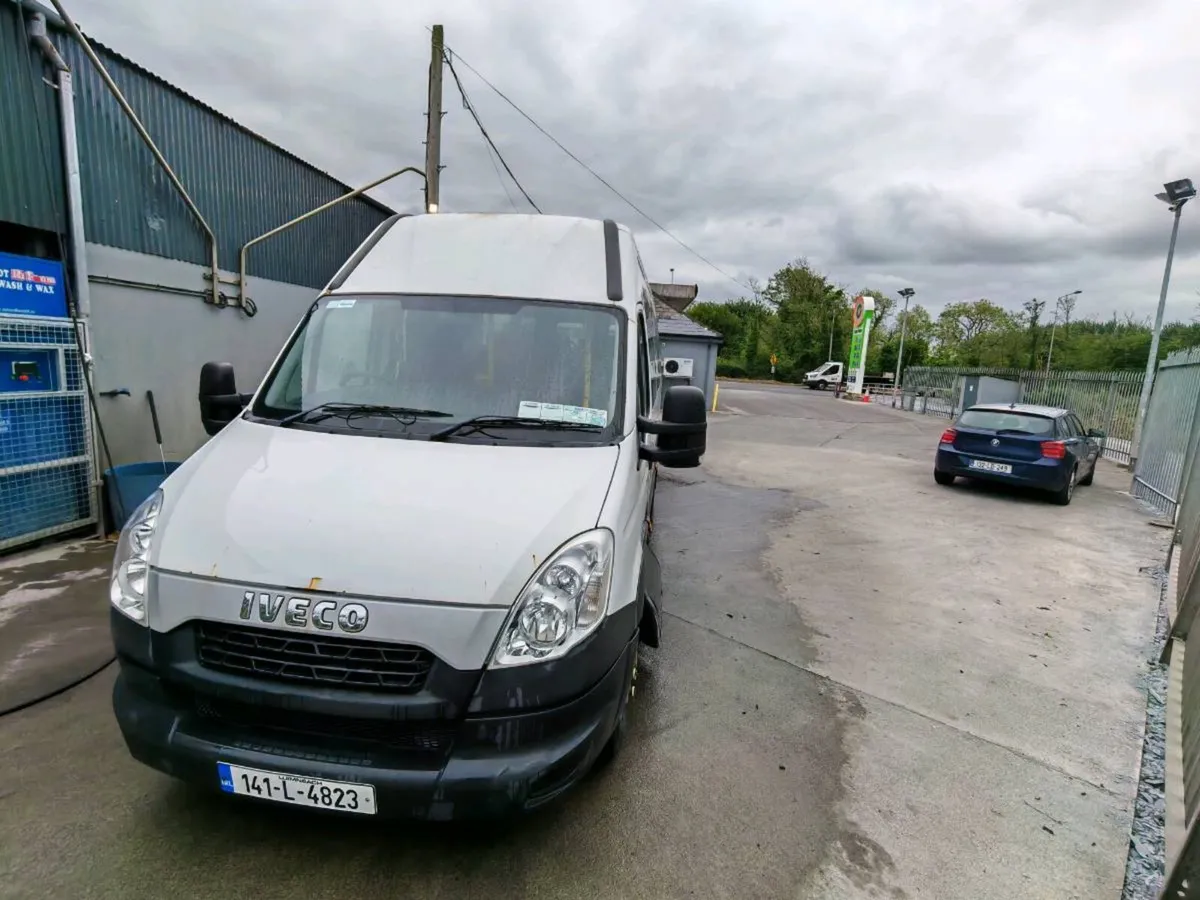 Iveco Daily 17 seat 2014 - Image 2