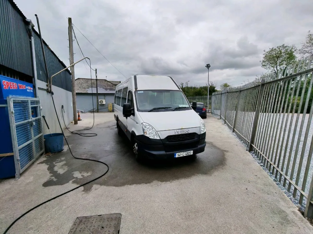 Iveco Daily 17 seat 2014 - Image 1