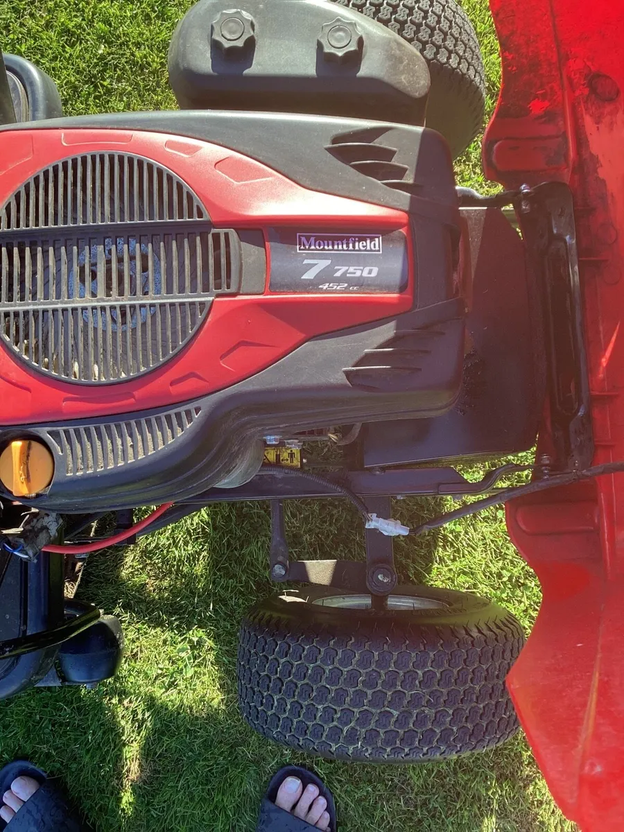 Mountfield ride on mower - Image 2