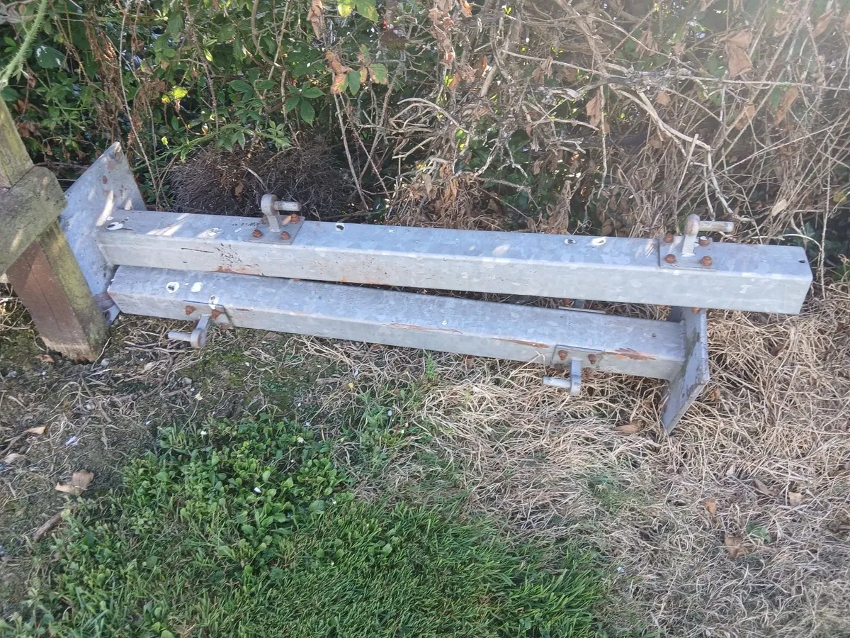 Gate frame 4.5 meters long  2 galvanised post - Image 1
