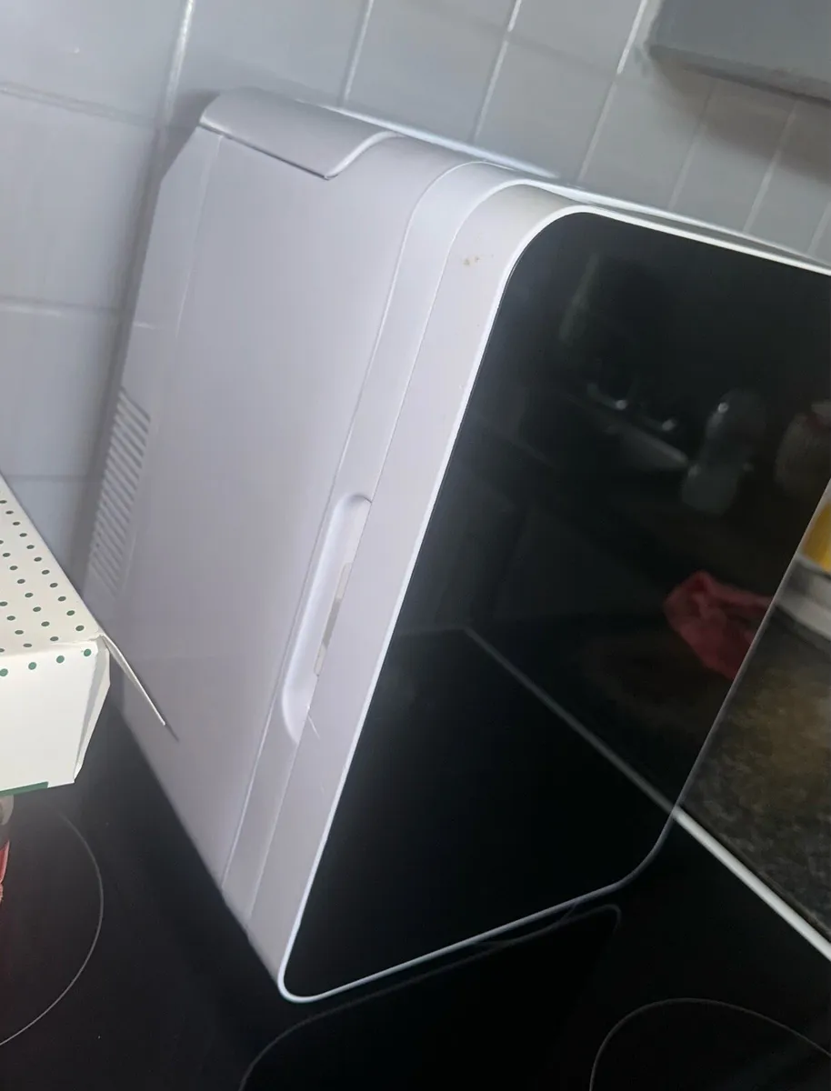 Mini Fridge - Image 3
