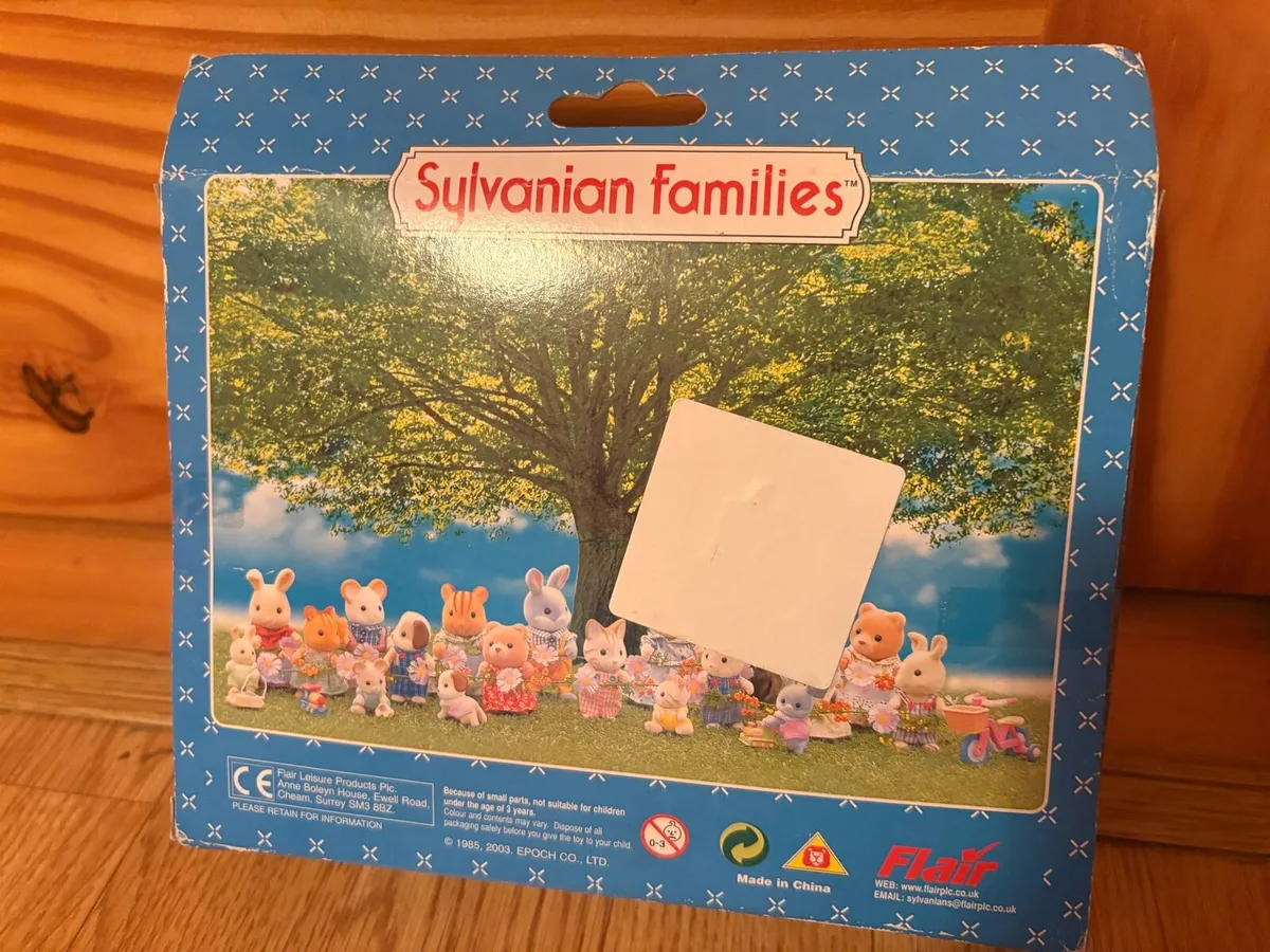 Sylvanian Families Figurine Set - Image 2